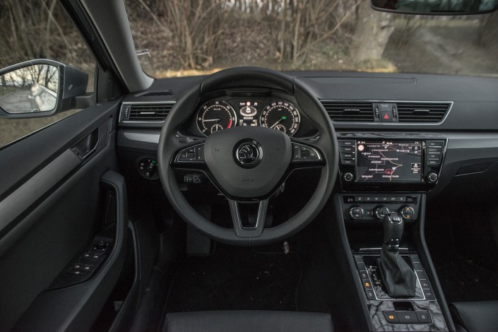 skoda-superb-4×4-cockpit-gesamt
