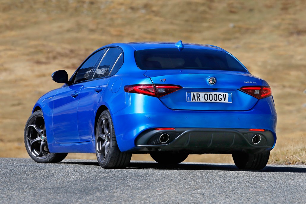 Alfa Romeo Giulia Veloce Seite blau Motorblock