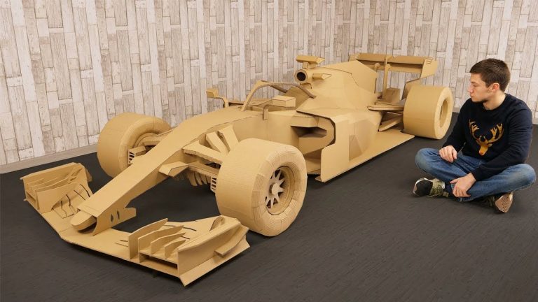 Wie man ein Formel-1-Auto aus Pappe bastelt