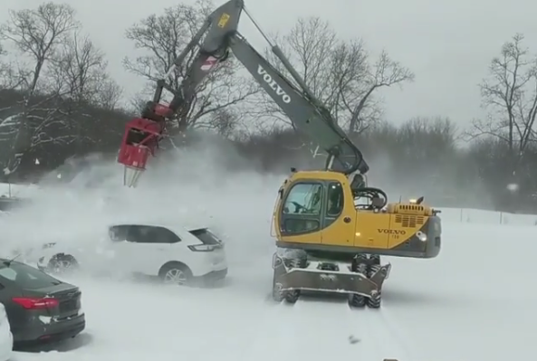 Autos per Turbine von Schnee und Eis befreien