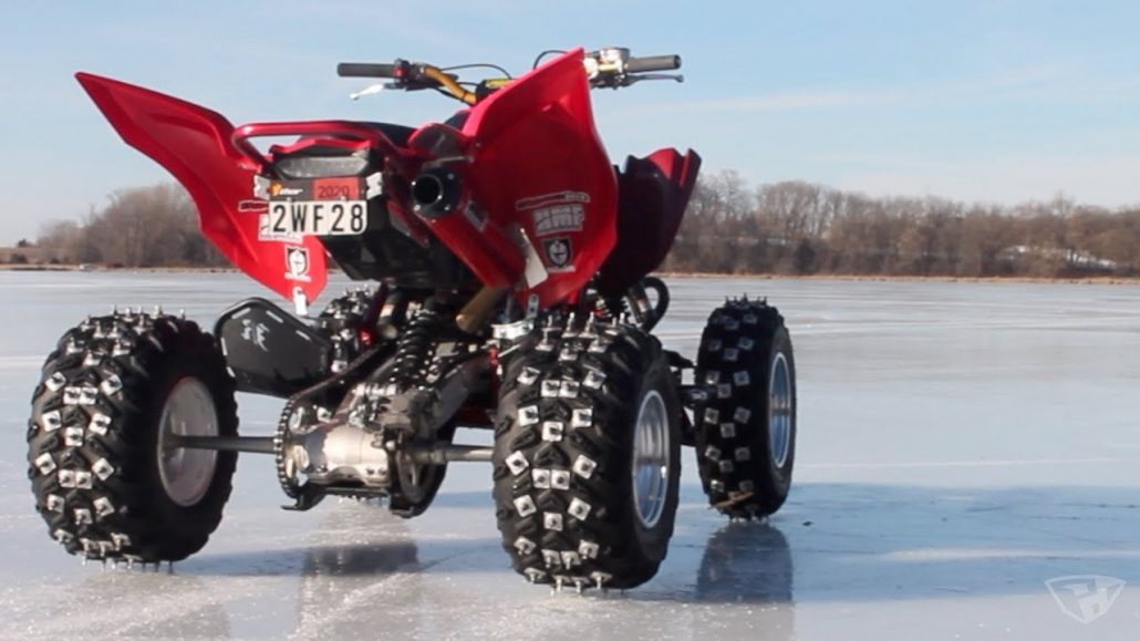 Schlitterpartie am Eis im Raptor 700