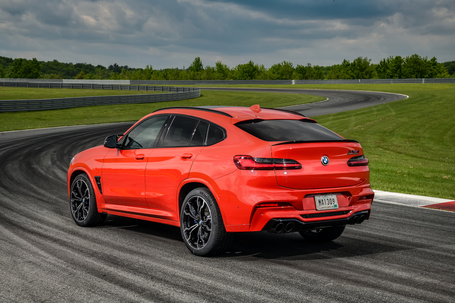 BMW X4 M toronto red 009 Motorblock