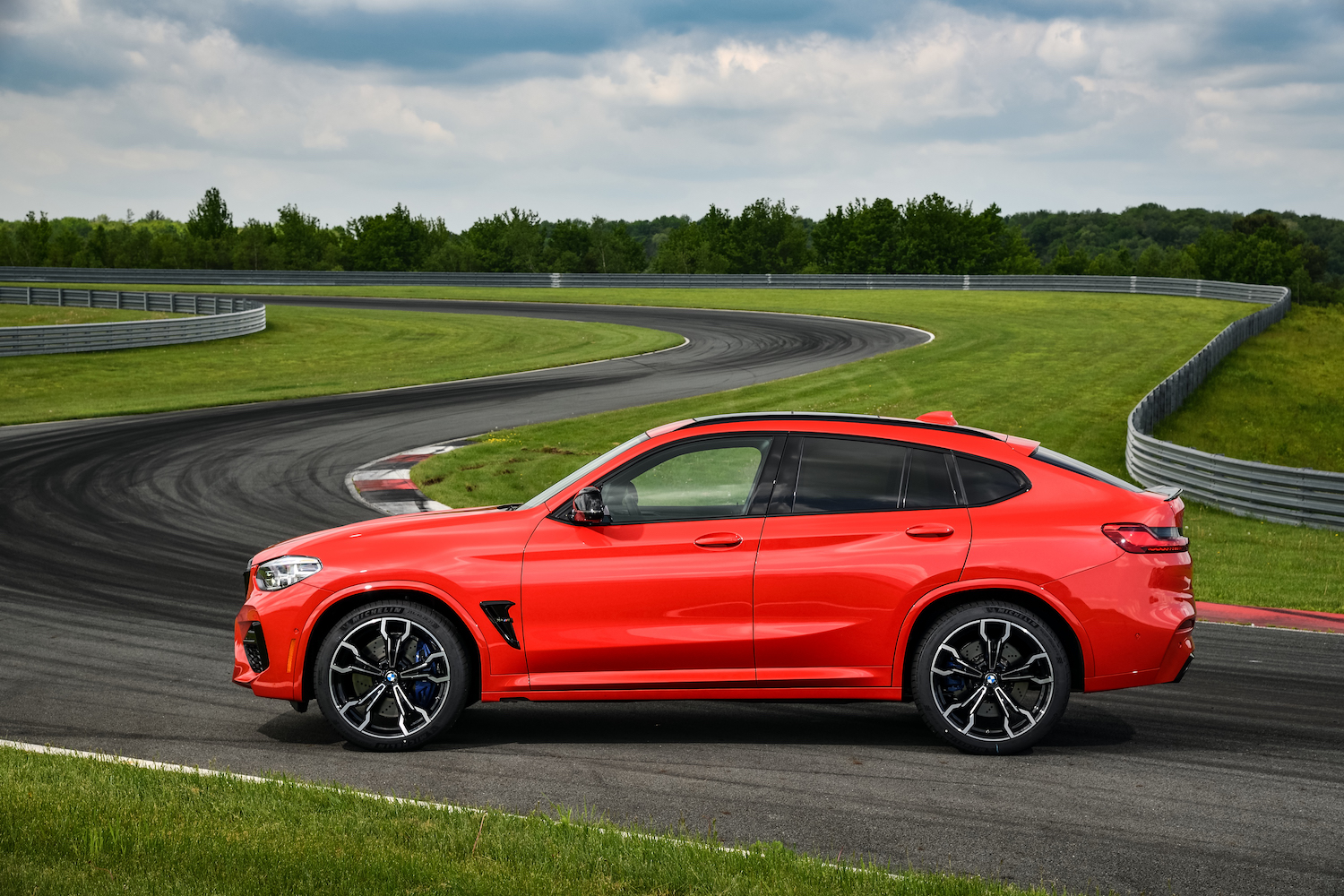 BMW X4 M toronto red 012 Motorblock