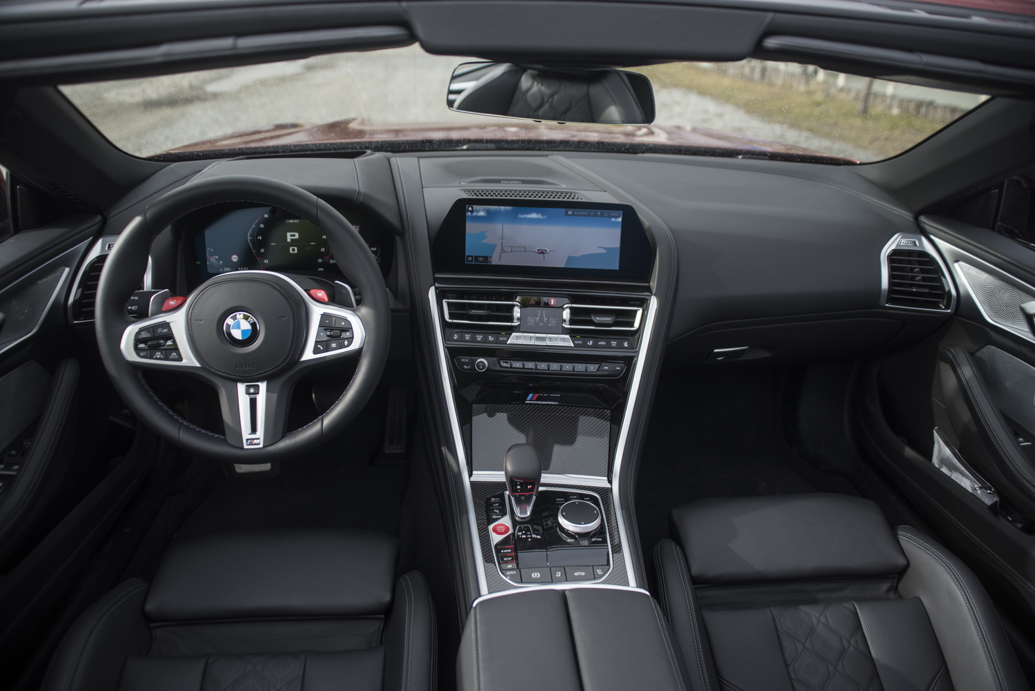 Foto: BMW M8 Competition Cabrio, Tasten im Lenkrad, Schaltwippe