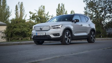 Volvo XC40 Recharge schraeg vorn