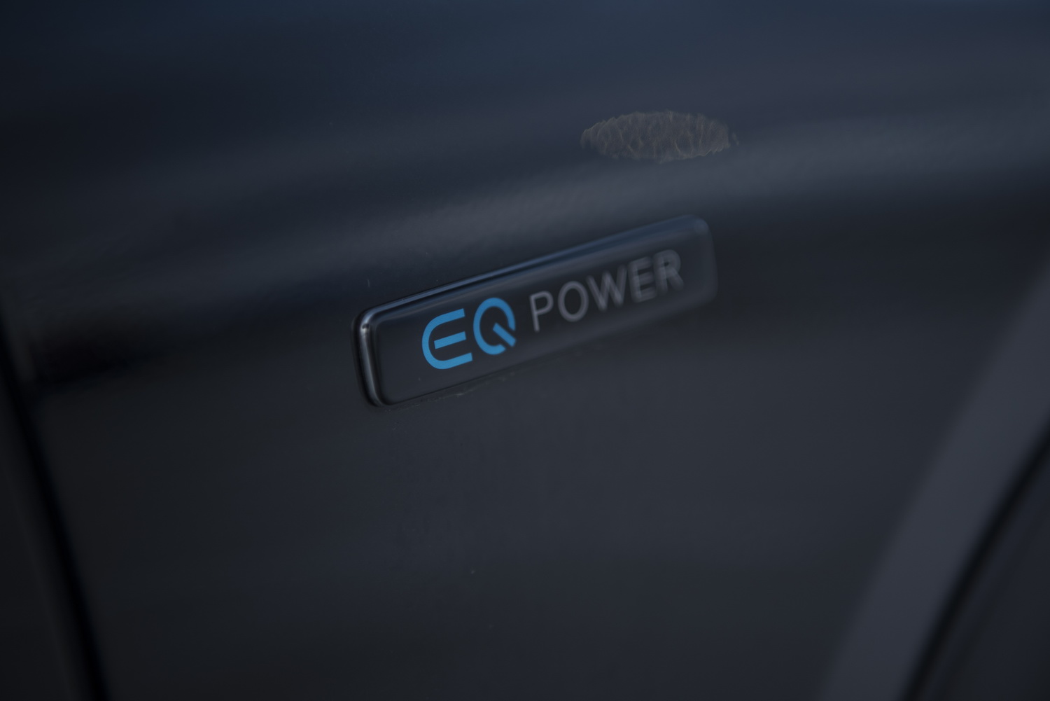 EQ-Power-Schriftzug am schwarzen Mercedes GLE 350 de.