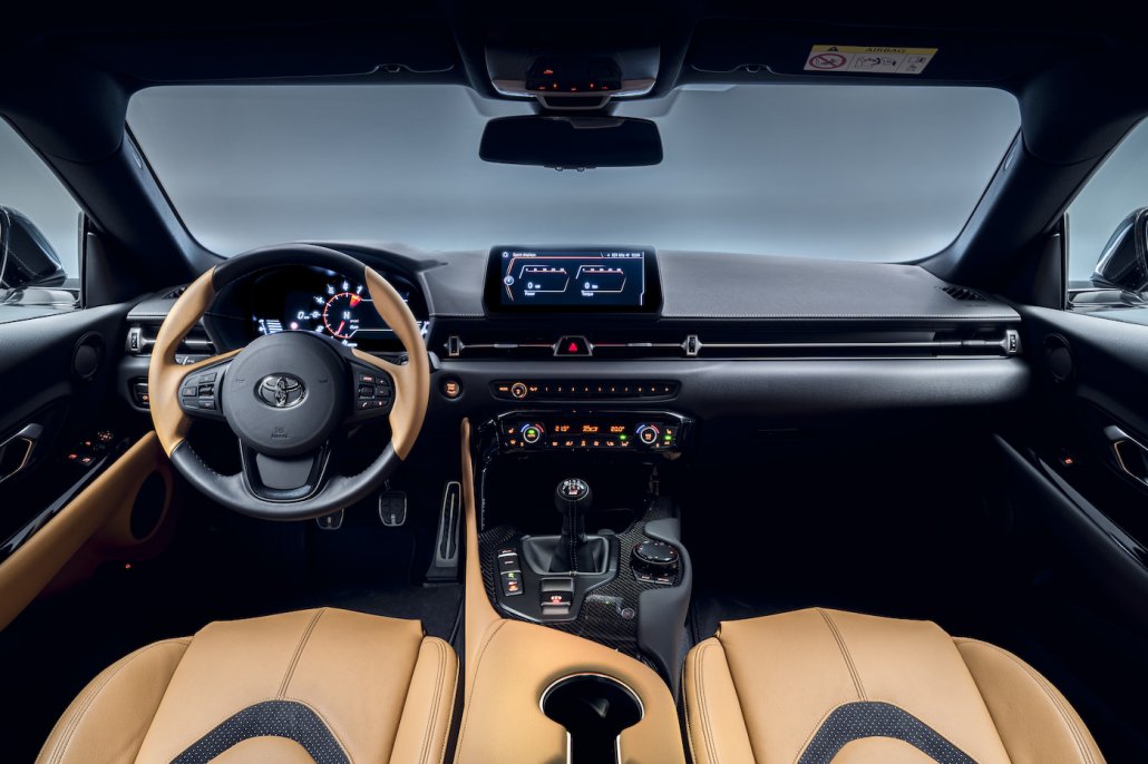 Innenraum mit braunem Leder eines Toyota Supra