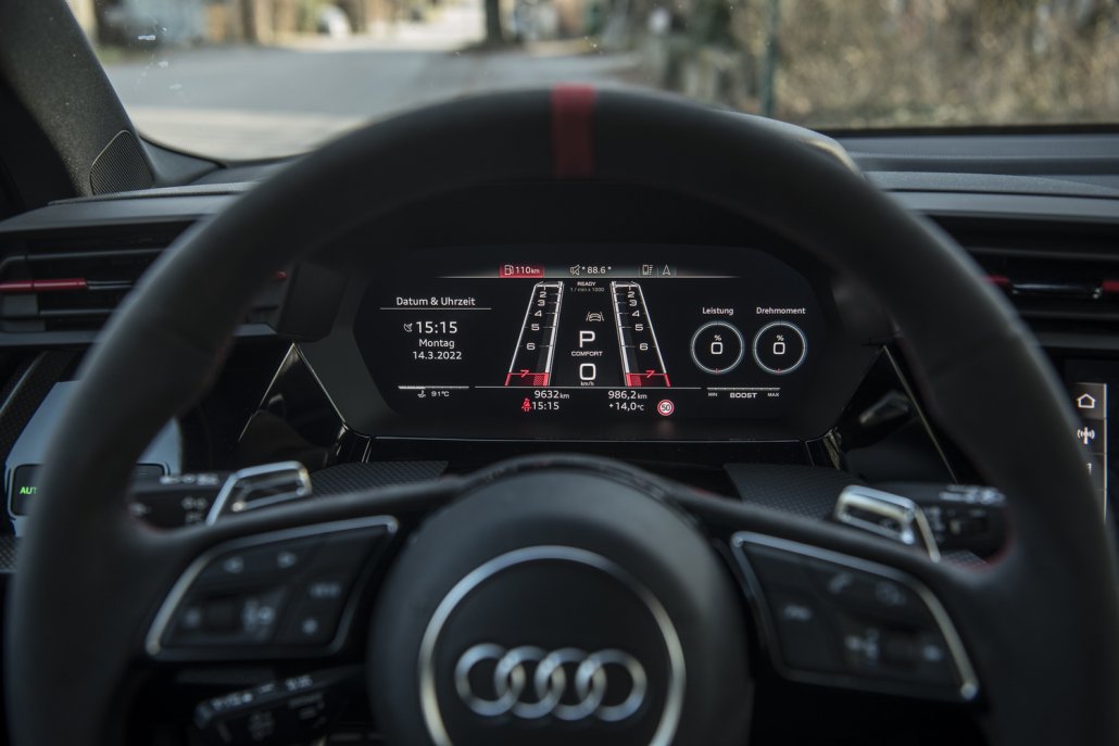 Digitale Instrumente eines Audi RS 3
