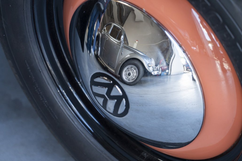 Chrome Felge eines VW Hebmüller Käfer Cabrios