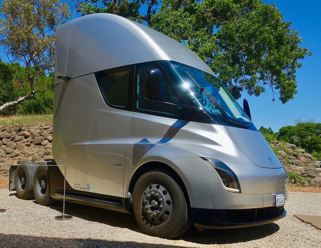 Video: Tesla Truck mit Kavaliersstart