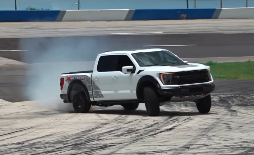 Video: Ein Ford F-150 Raptor R als Driftmonster