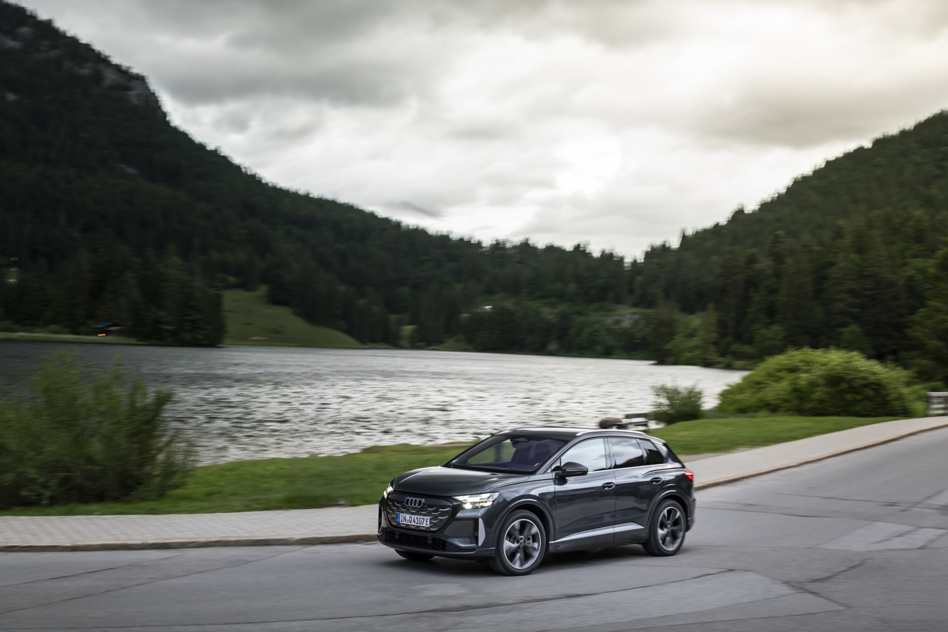 Audi Q4 e-tron Digital Stage mit Panoramadisplay und MMI Touchscreen