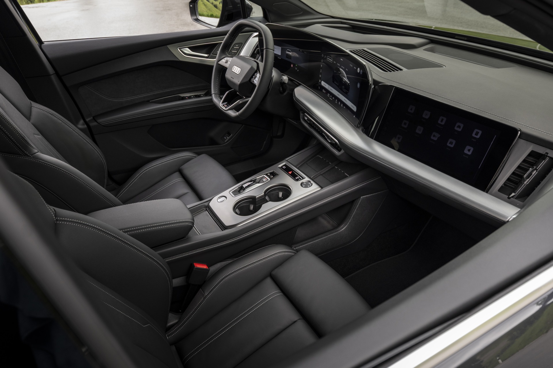 Audi Q4 e-tron in der Seitenansicht