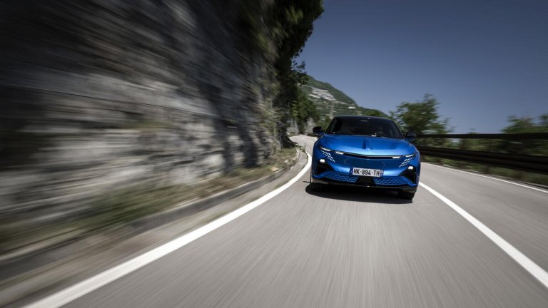 Alpine A390 GTS: Fastback mit Feuer