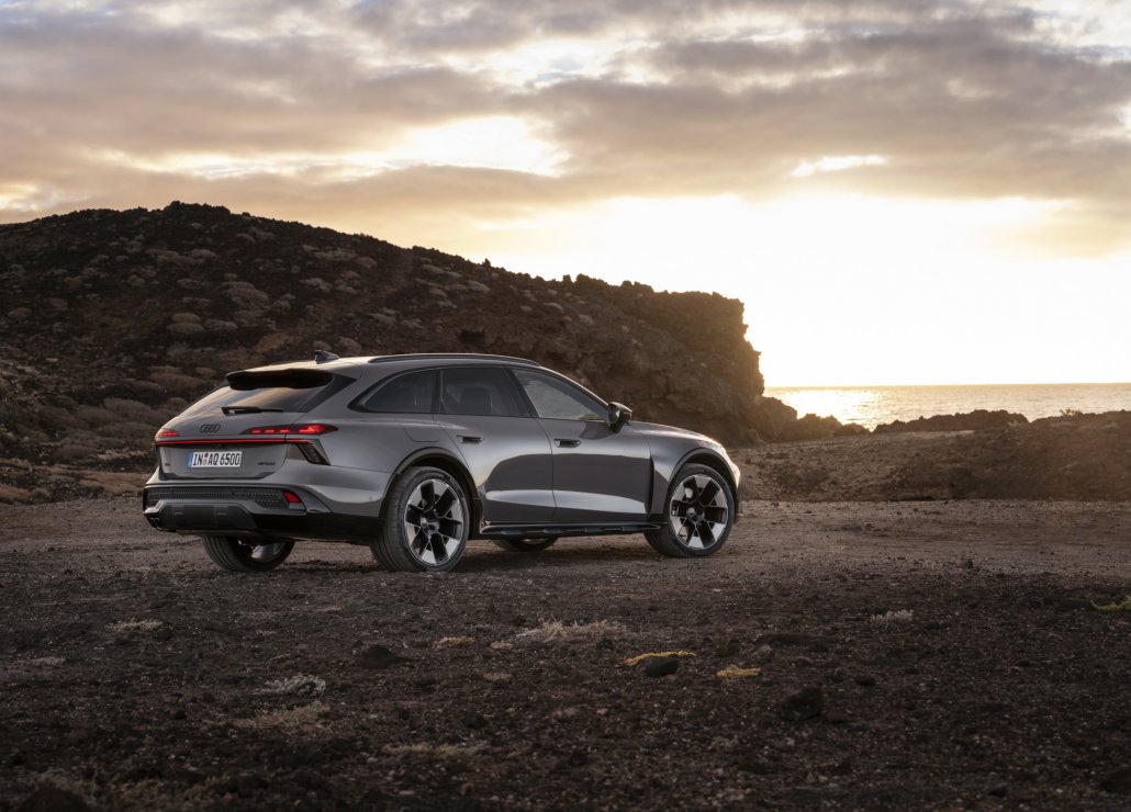 Audi A6 allroad 2026 Dreiviertel Heck Gegenlicht