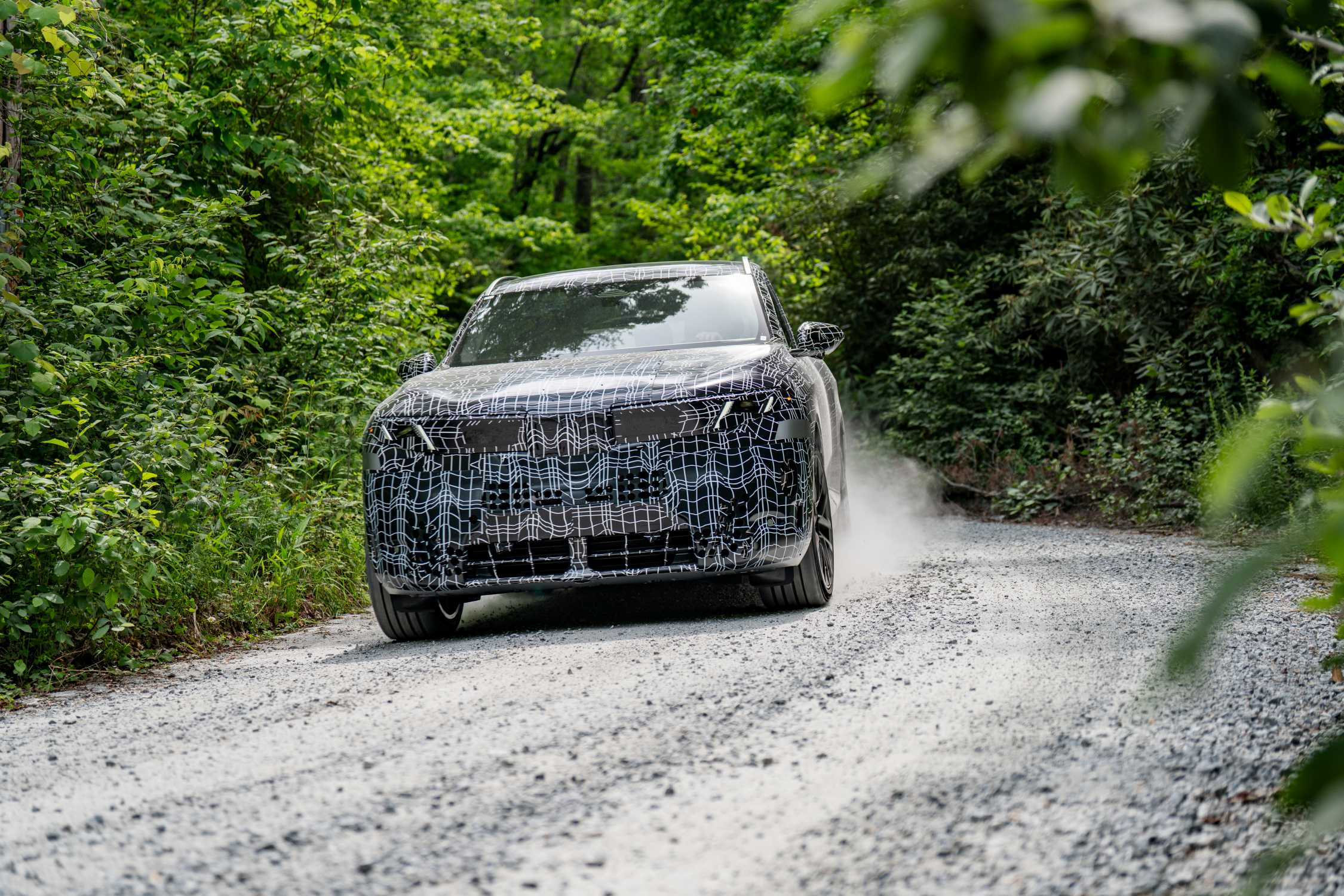 BMW X5 G65 Prototyp mit Tarnfolie bei Testfahrt in Spartanburg
