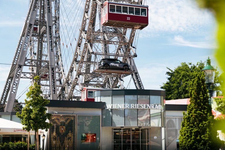 Hoch hinaus: Der CUPRA Raval am Wiener Riesenrad
