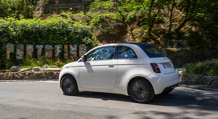 Fiat 500 Hybrid Dolcevita mit offenem Verdeck