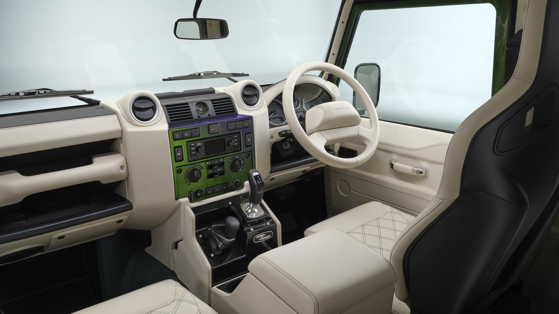 Land Rover Classic Defender V8 Innenraum Vanilla Leder 2026