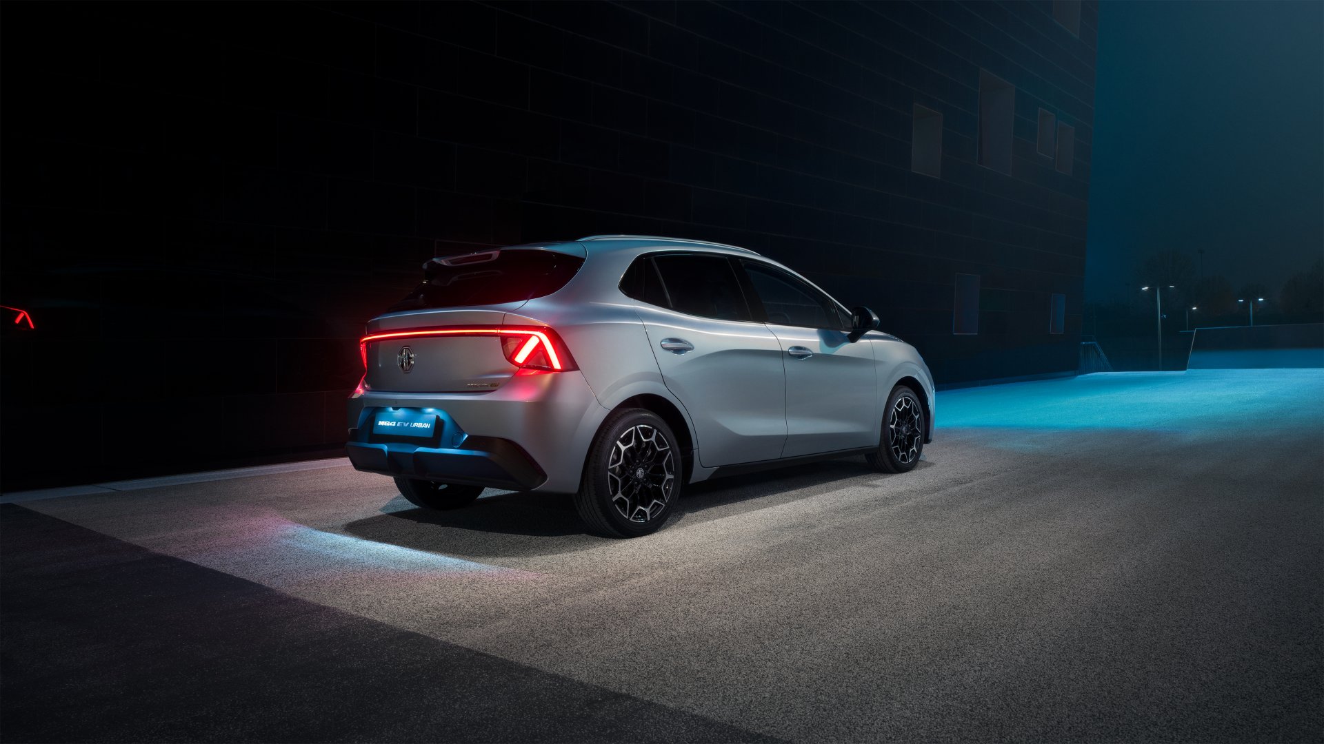MG4 EV Urban Heckansicht bei Nacht