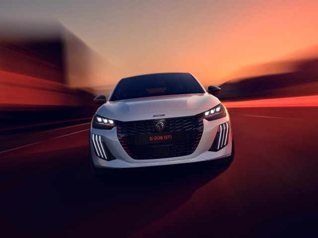 PEUGEOT E-208 GTi: Roh serviert