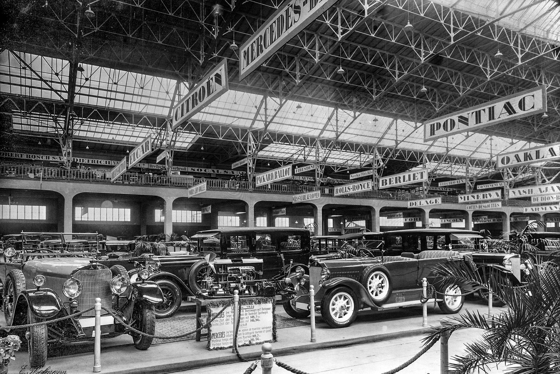 Mercedes-Benz 100 Jahre Marke – Stern im Lorbeerkranz seit 1926