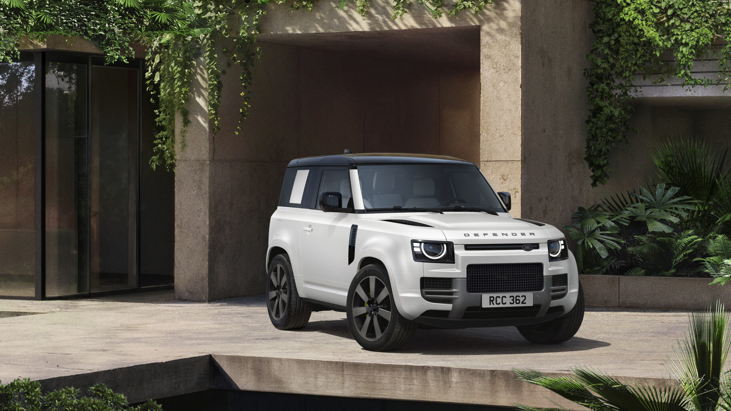 Land Rover Defender Vertex 90 in Patagonia White Matte Wrap, Außenansicht