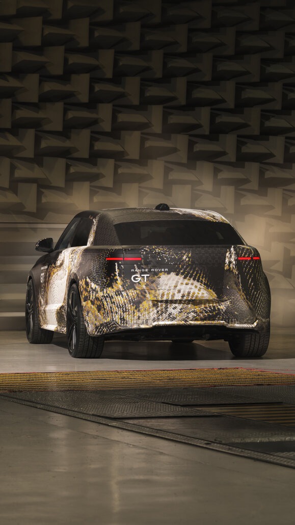 Range Rover GT Prototyp in der Heckansicht mit Tarnfolie