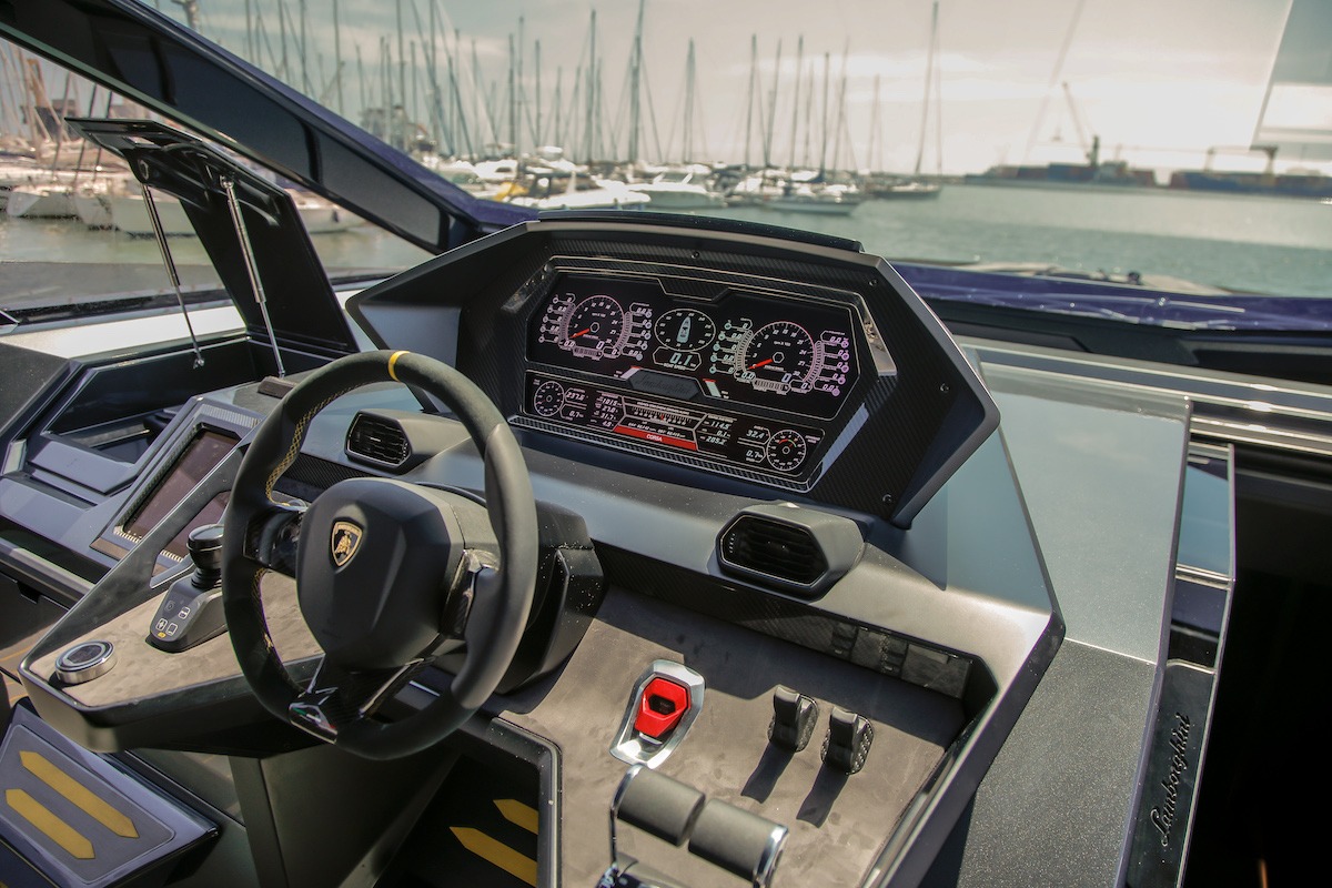Tecnomar for Lamborghini 63 mit Lamborghini-Designsprache im Cockpitbereich