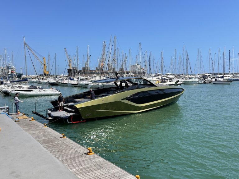 Tecnomar for Lamborghini 63: Der Stier schwimmt