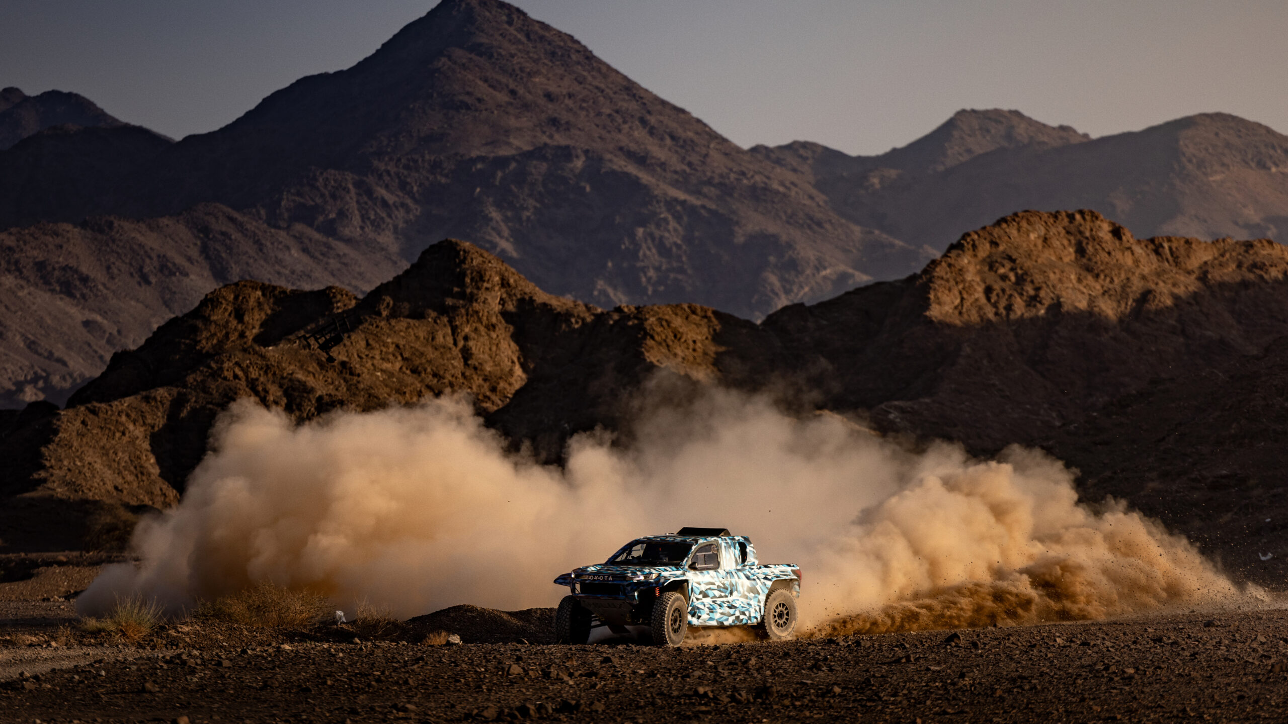 Toyota Hilux Wasserstoff: Härtetest bei der Dakar 2027