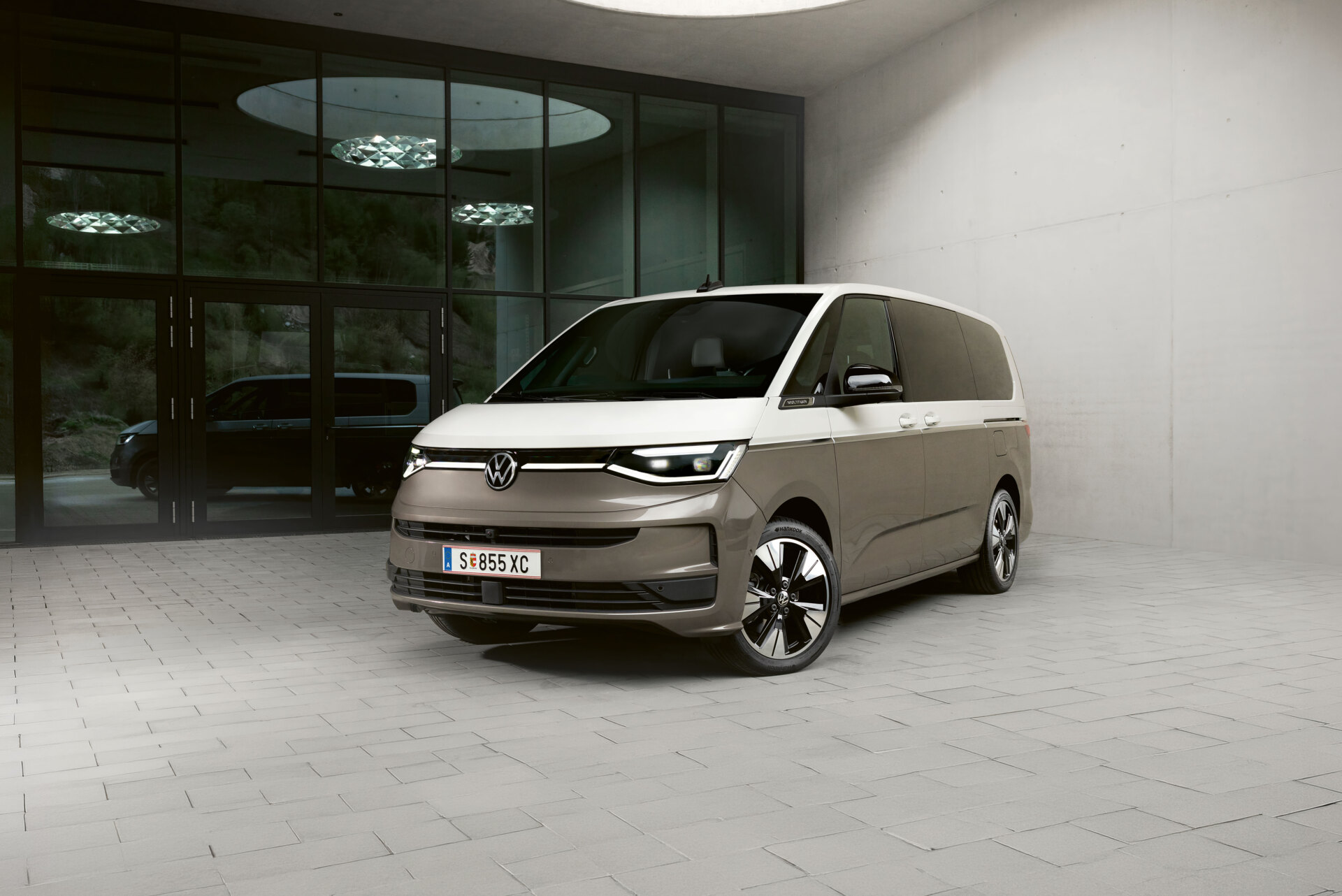 VW Multivan 2026 mit neuer Frontpartie in der Außenansicht