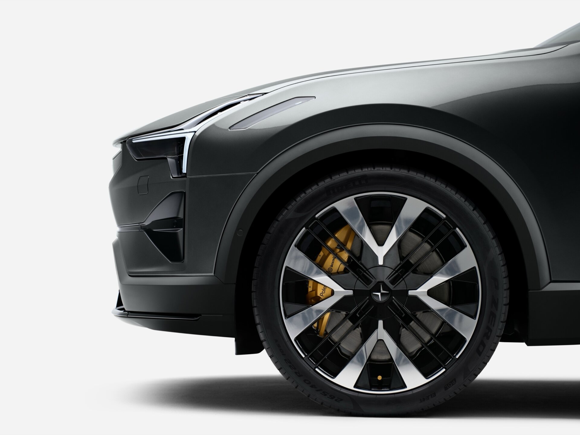 22-Zoll-Performance-Rad des Polestar 3 mit goldenem Brembo-Bremssattel