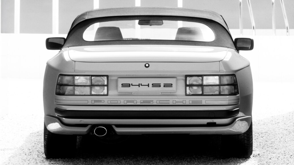 Heckansicht eines Porsche 944 S2 Cabriolet