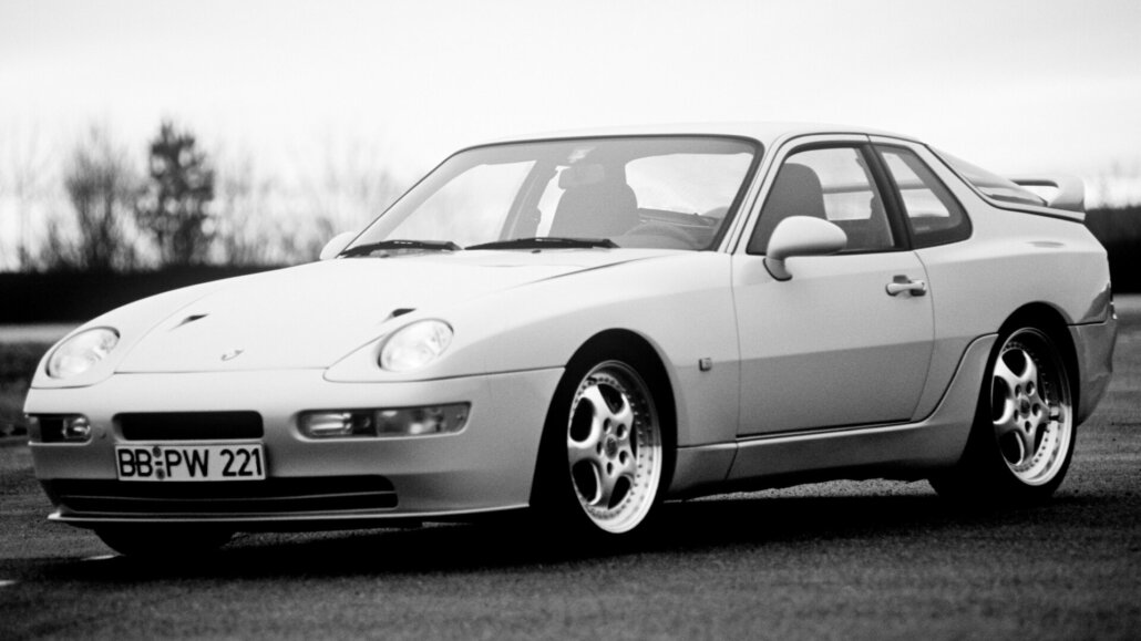 Porsche 968 in einer historischen Werksaufnahme