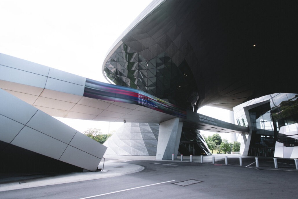 Blick in die Ausstellung BMW Art Cars in der BMW Welt München
