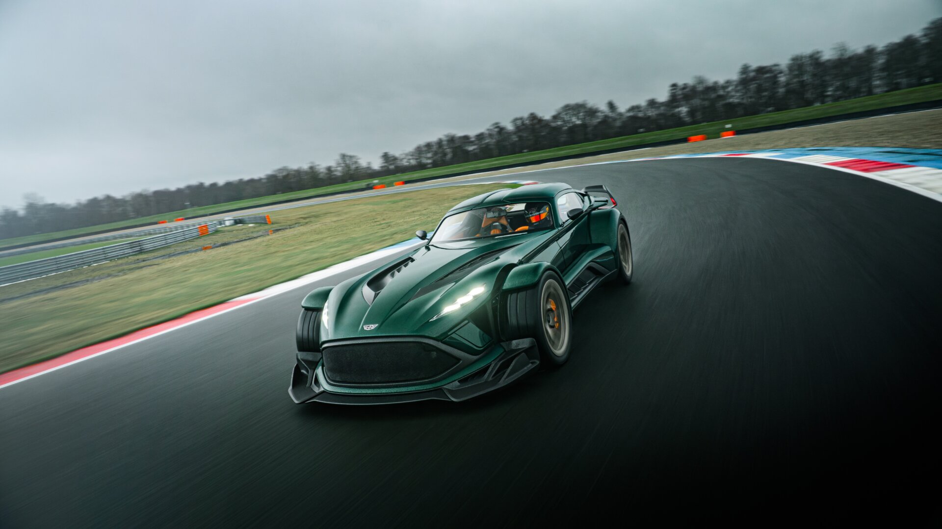 Donkervoort P24 RS bei der Fahrt auf der Rennstrecke TT Assen