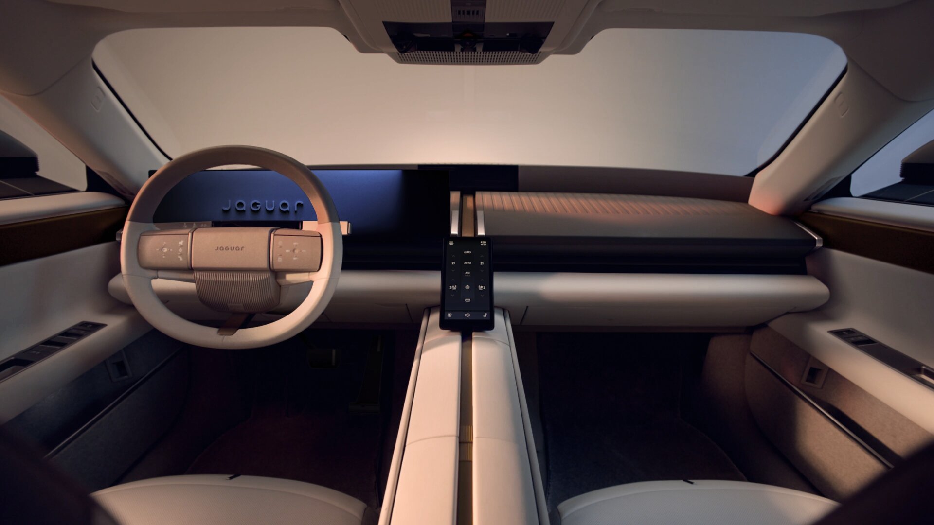 Cockpit und durchgehende Mittelkonsole im Innenraum des Jaguar Type 01