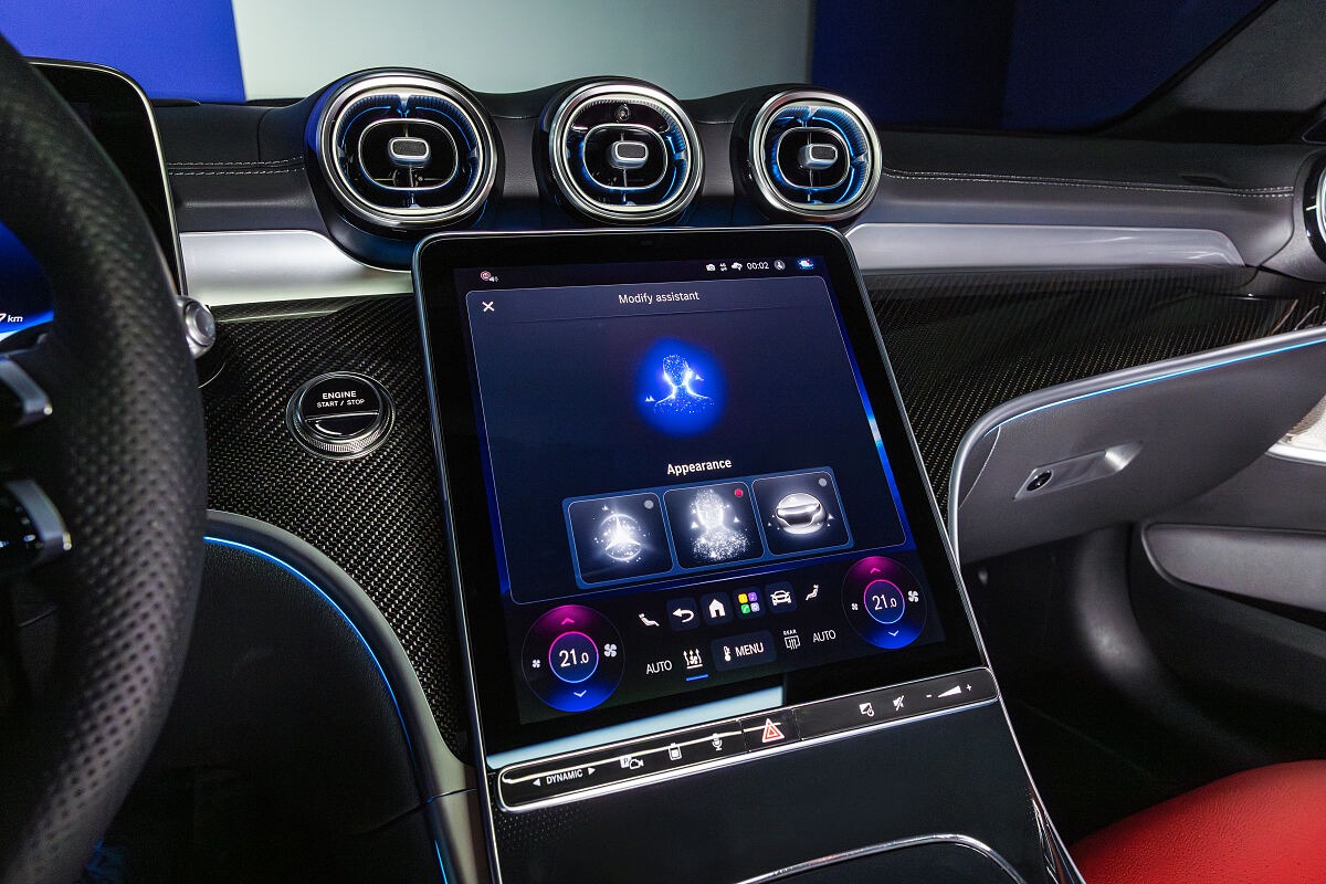 Mercedes-Benz C-Klasse Limousine als Plug-in-Hybrid in Opalithweiß Metallic