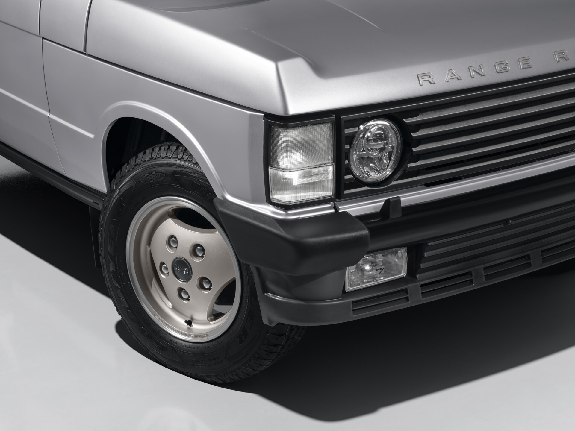 Range Rover Bespoke Classic Frontansicht, restaurierter Klassiker von 1993