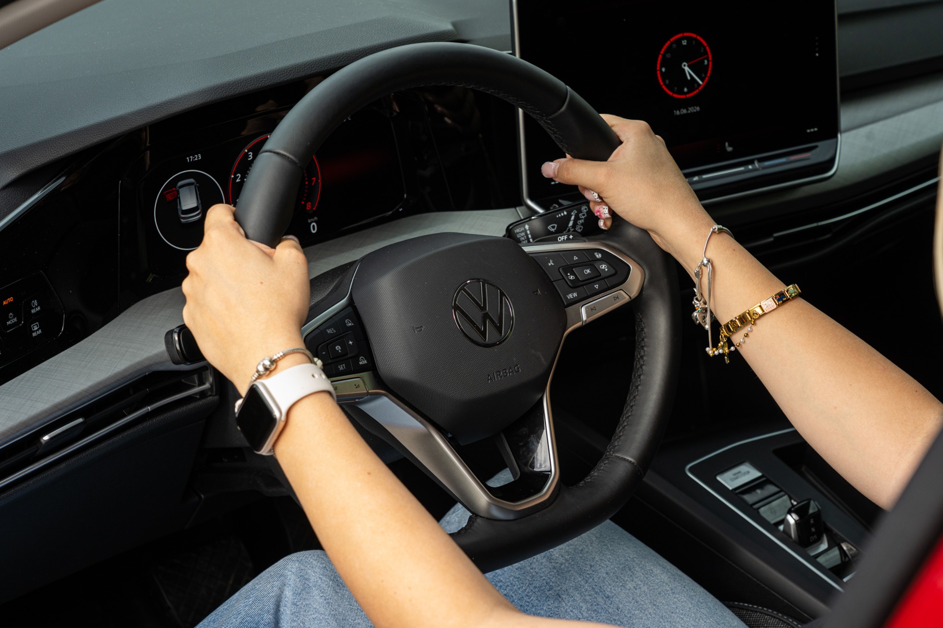 Cockpit des VW Golf Falco Edition mit MIB4-Infotainment
