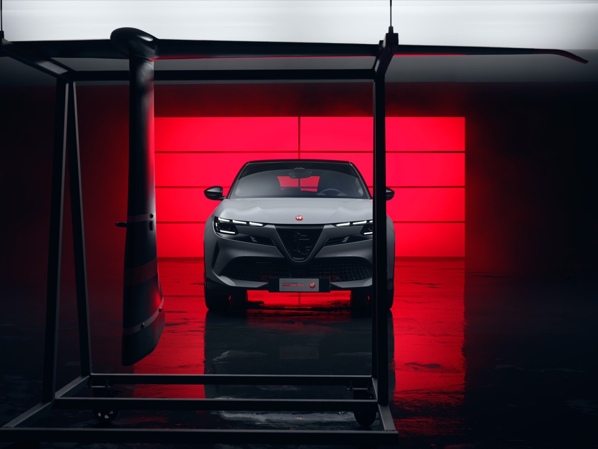 Alfa Romeo Luna Rossa Sondermodell in Grau von vorne
