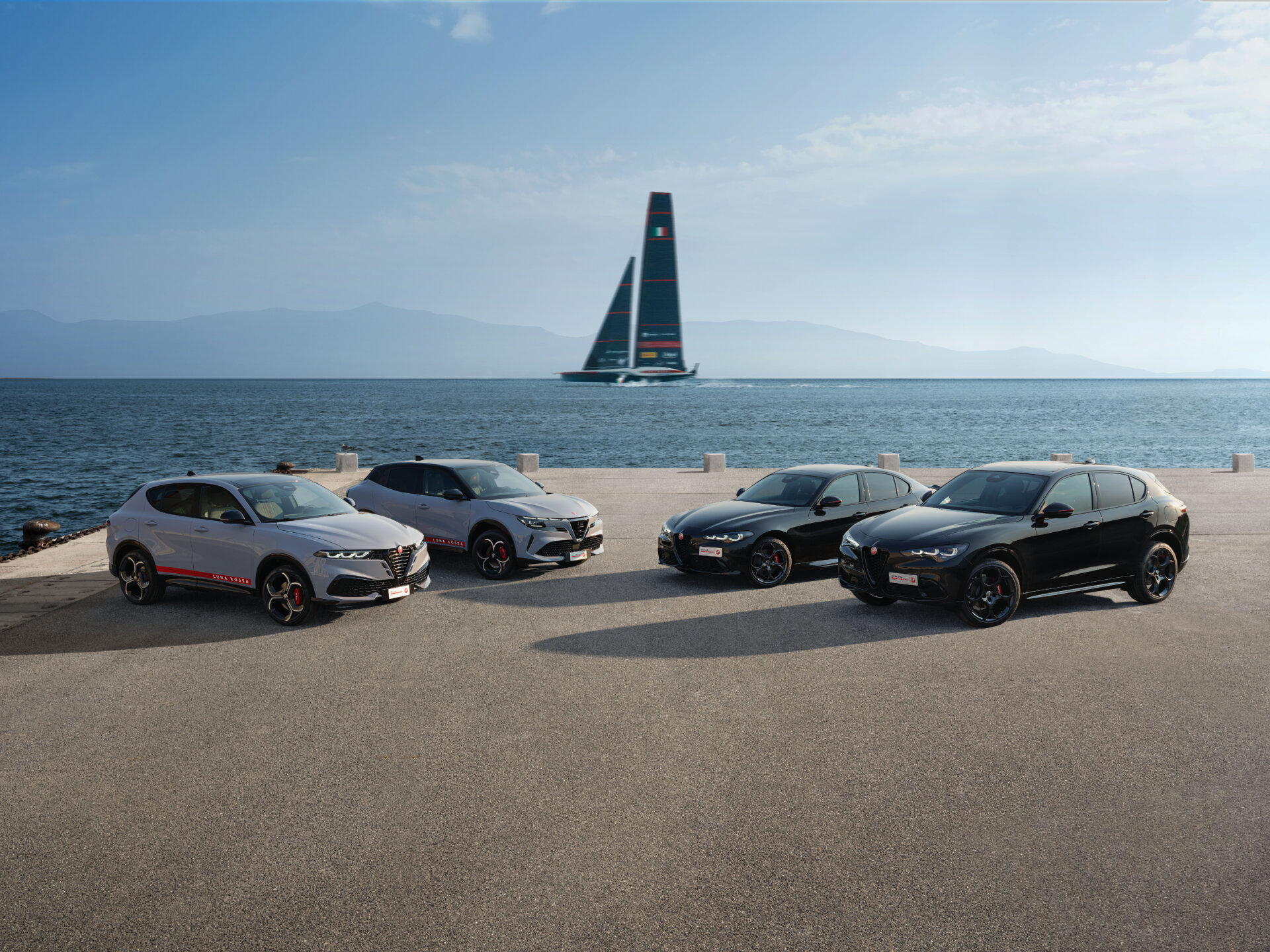 Alfa Romeo Luna Rossa Sonderserie: Junior, Tonale, Giulia und Stelvio am Golf von Neapel