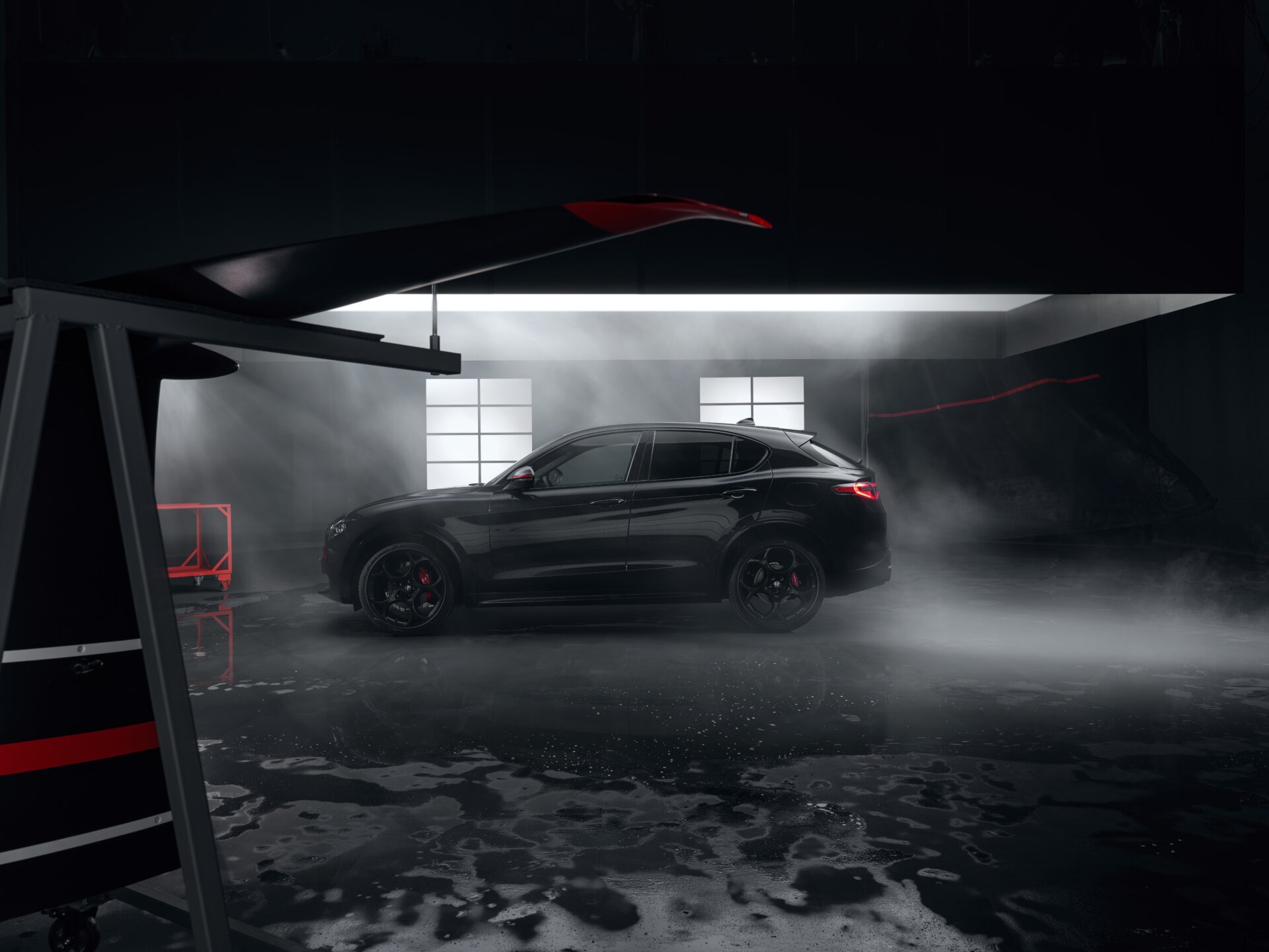 Alfa Romeo Stelvio Luna Rossa in Schwarz, Seitenansicht