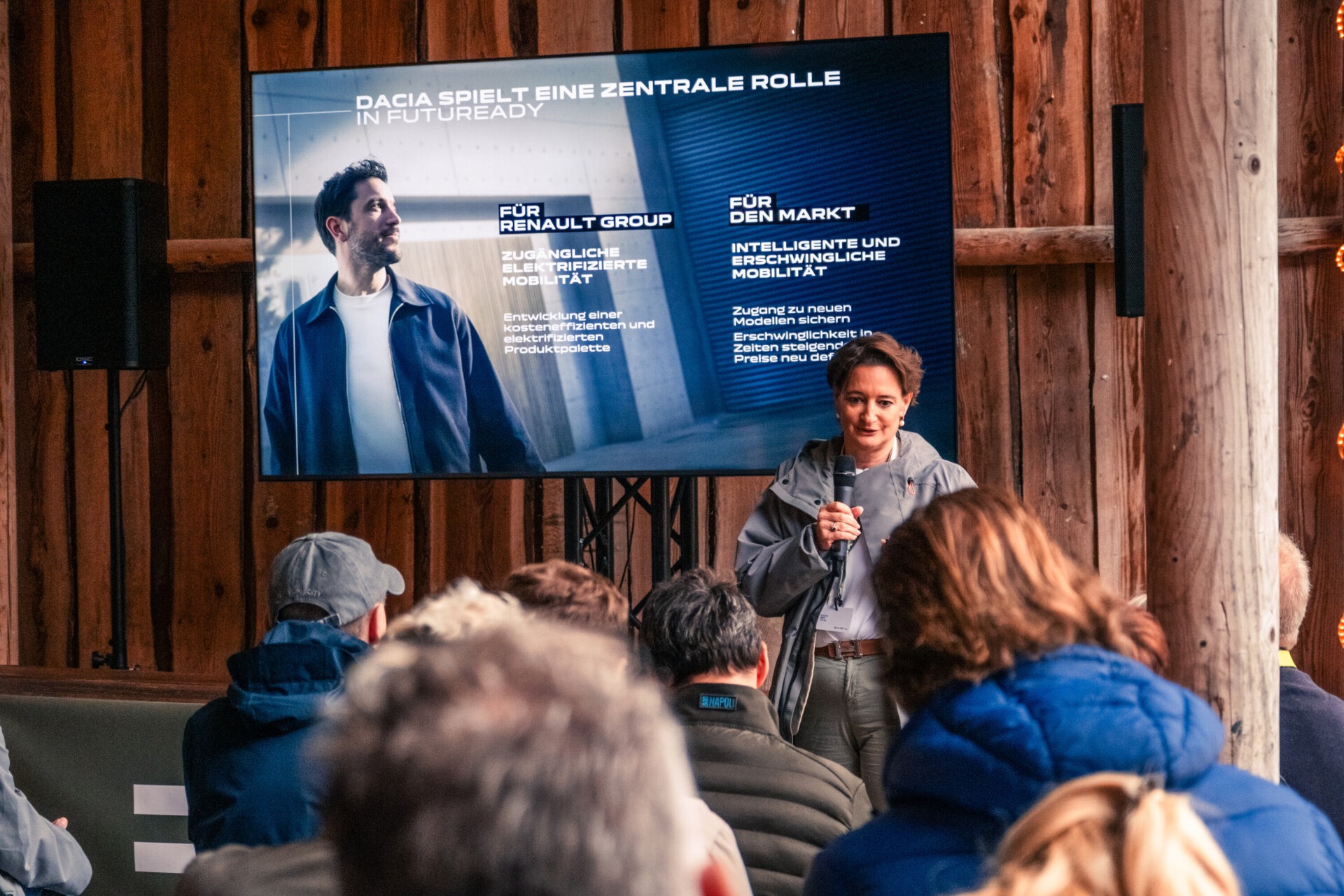 Dacia CEO Katrin Adt spricht beim Dacia Talk #3 in Österreich über die Markenstrategie