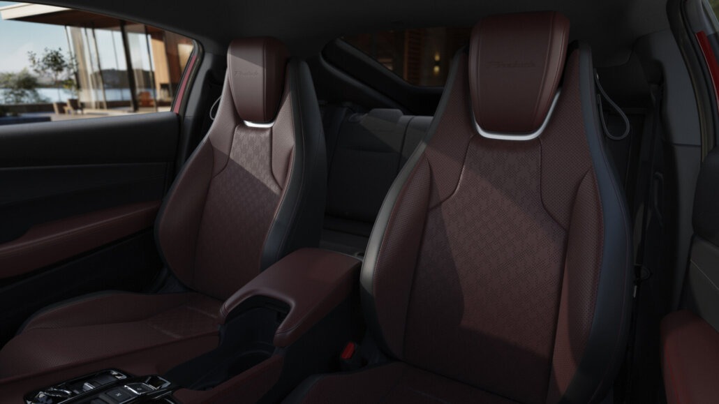 Bordeauxfarbene Vordersitze im Honda Prelude Limited Edition