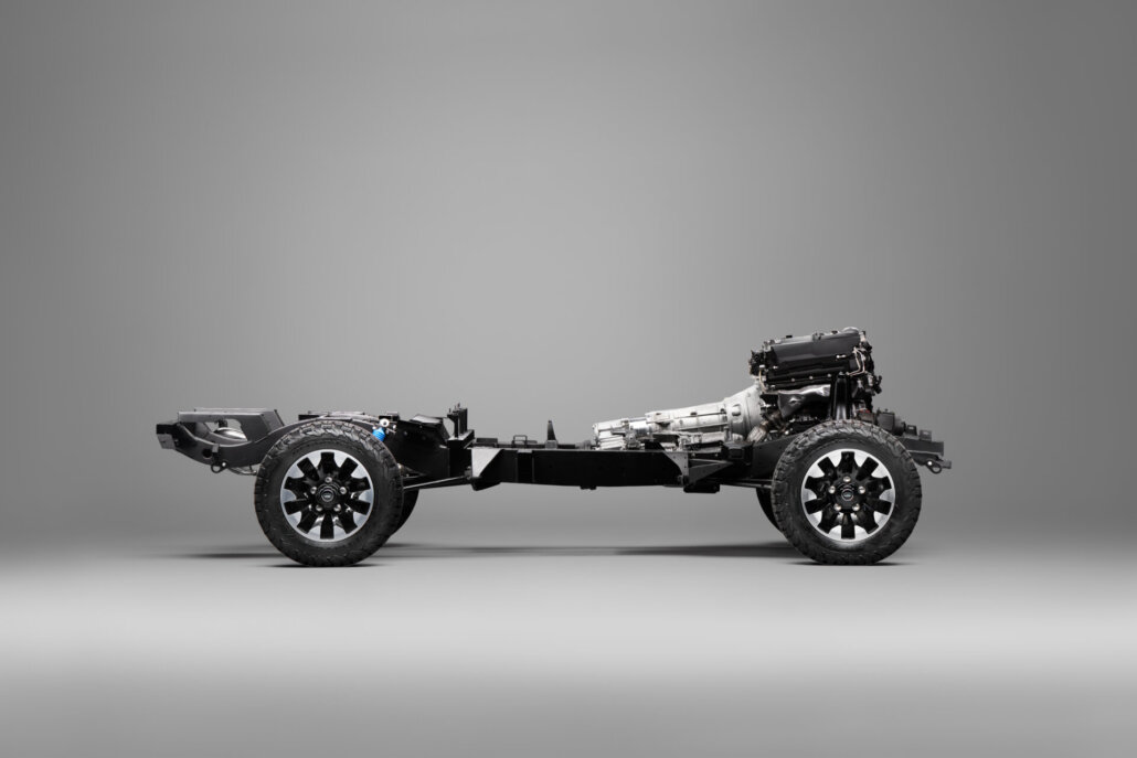 Seitenprofil des Land Rover Defender Classic mit neuem Chassis nach dem Upgrade