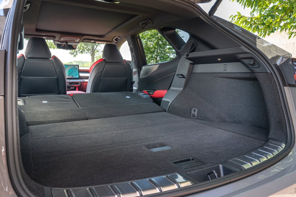 Cockpit des Lexus NX 450h+ in der Ausstattung F SPORT