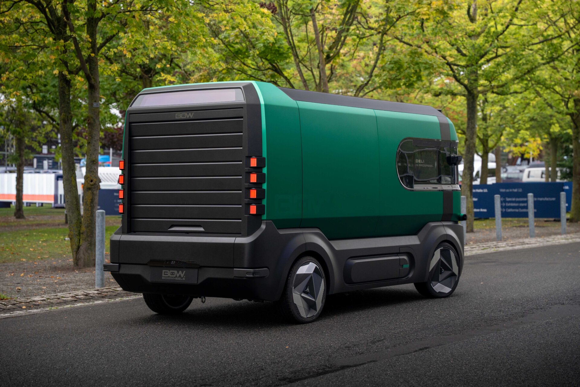 Das Konzeptfahrzeug BOW. (Box on Wheels) von Stellantis Pro One und UQI Robotics