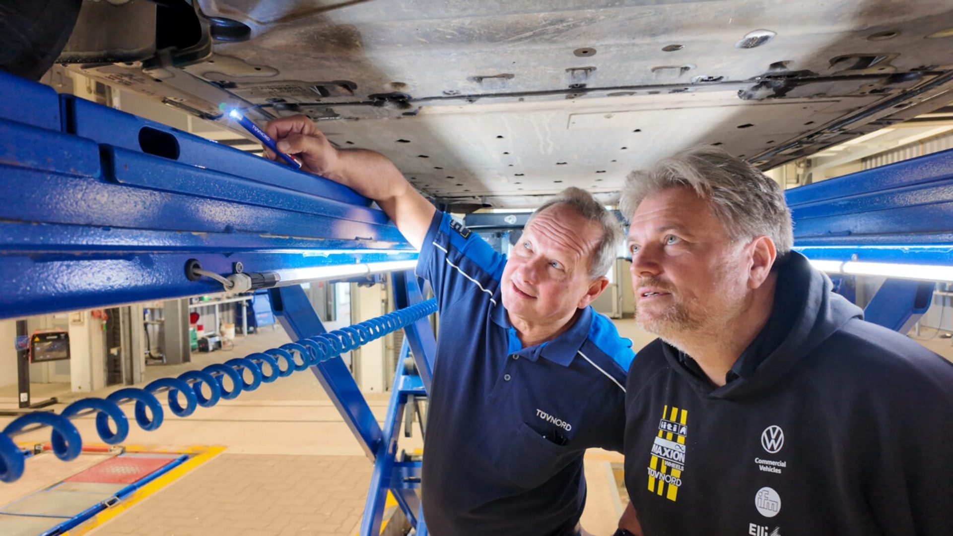 VW ID. Buzz Pro beim TÜV-Nord-Check nach der Elektro-Weltumrundung